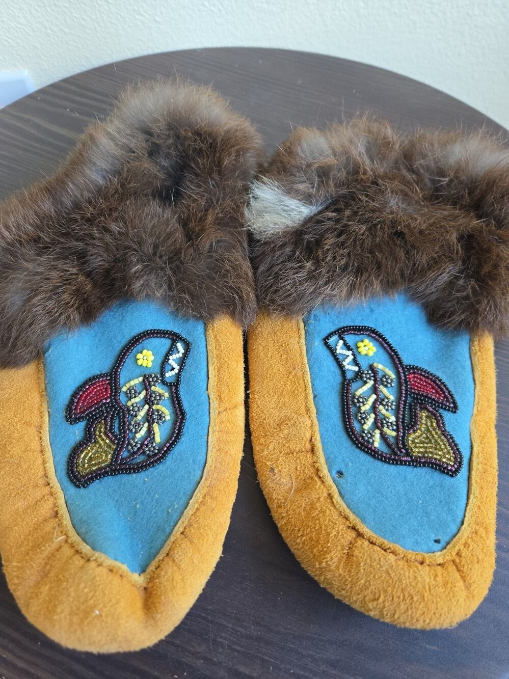Vintage Native American Glass Beaded Hide Moccasins Size 9 Rabbit Fur 11" Long